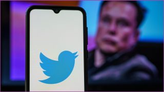 Musk comes crawling back to Twitter deal