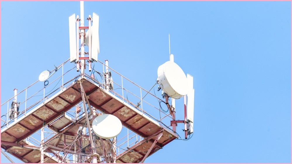 3G tower on blue sky background.