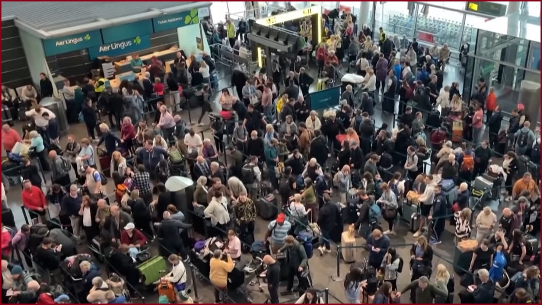 Crowded airport terminal of Berlin-Brandenberg.