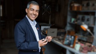 Quantum pioneer wins PM’s Prize for Innovation