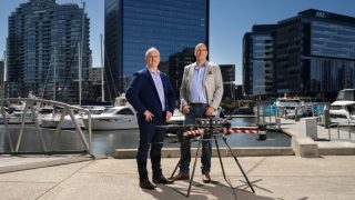 Forget helicopters: Drone teams can now lift 100kg