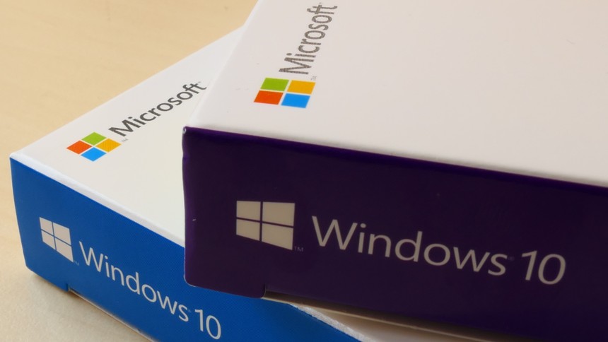 Software boxes of Windows 10. 