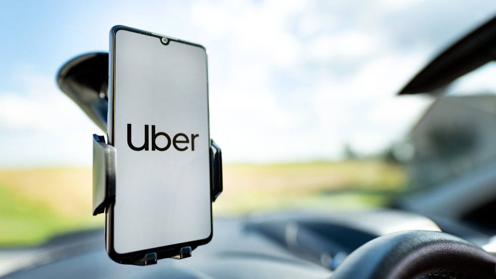 Uber app on a windscreen mounted phone.