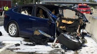 Tesla crash kills driver