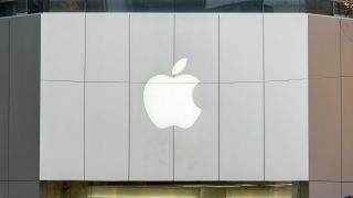 News Bytes: Apple hits the trillion, e-boarding passes, cyber education