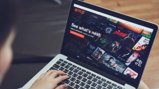 Crackdown begins on Netflix password sharing